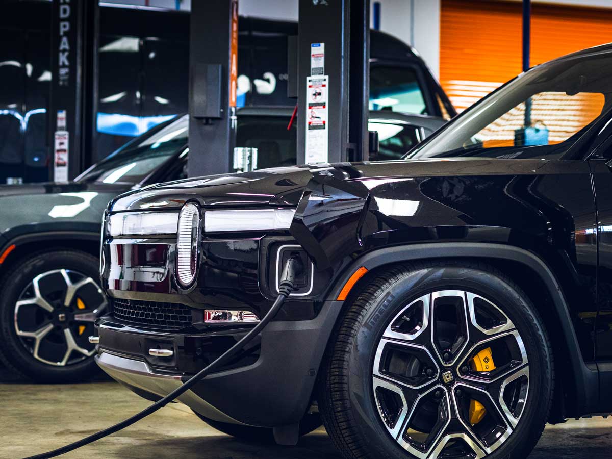 Clean Energy – EV-Rivian-Apprent